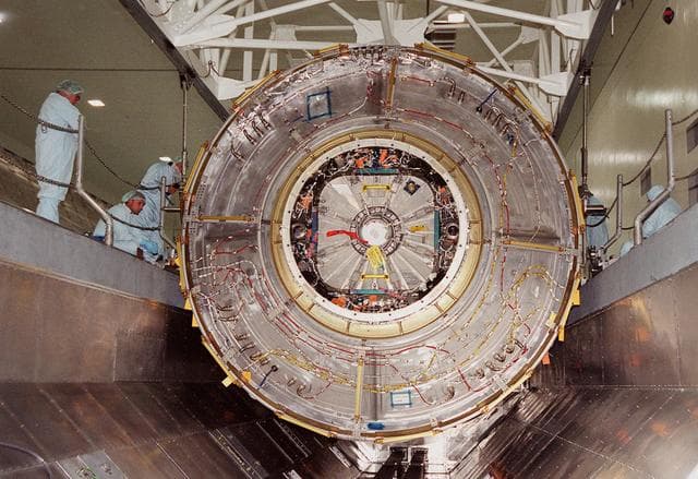 NASA image: KSC-00pp0810