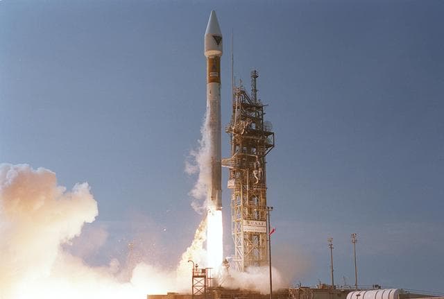 NASA image: KSC-00pp0827
