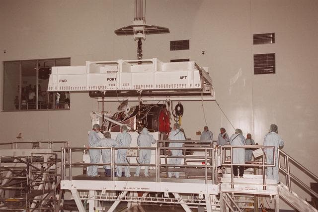 NASA image: KSC-00pp0871