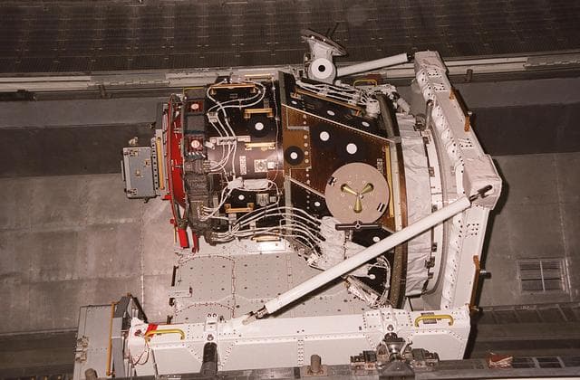NASA image: KSC-00pp0875
