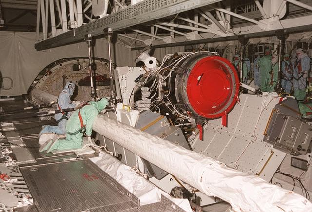 NASA image: KSC-00pp0879