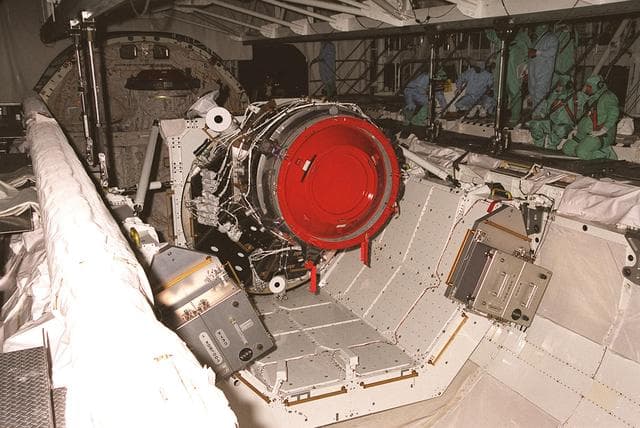 NASA image: KSC-00pp0880