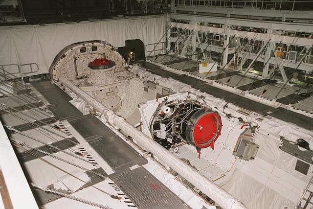 NASA image: KSC-00pp0882