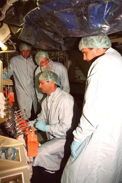 NASA image: KSC-00pp0906