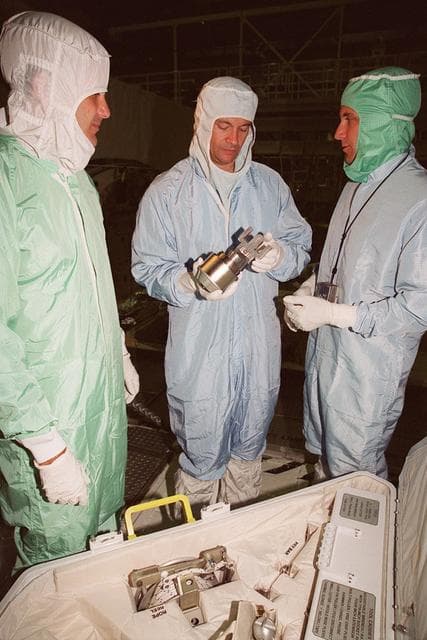 NASA image: KSC-00pp0911