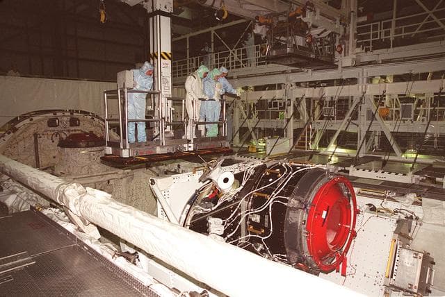 NASA image: KSC-00pp0913