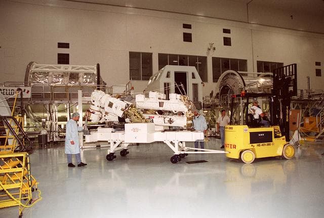 NASA image: KSC-00pp0922