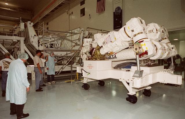 NASA image: KSC-00pp0923