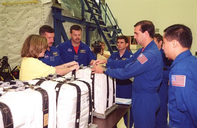 NASA image: KSC-00pp0950