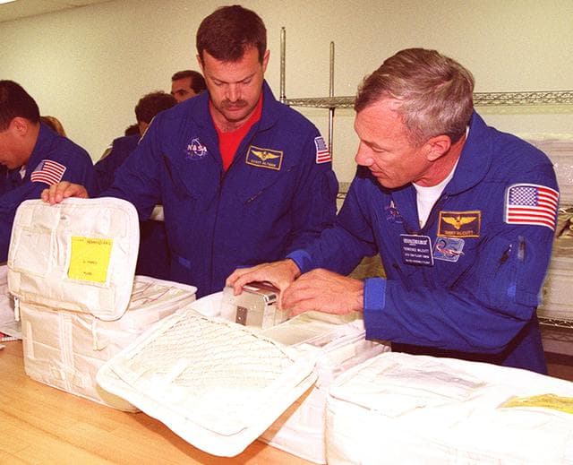 NASA image: KSC-00pp0957