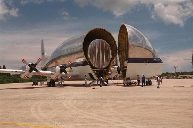 NASA image: KSC-00pp1035