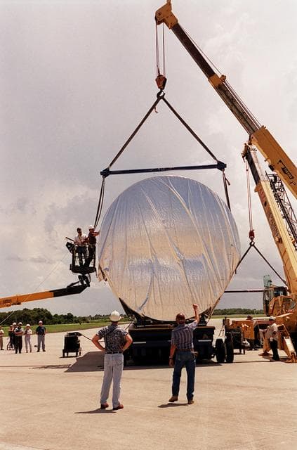 NASA image: KSC-00pp1040