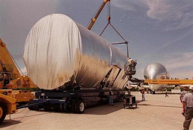NASA image: KSC-00pp1041
