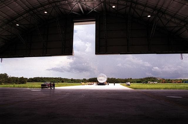 NASA image: KSC-00pp1042