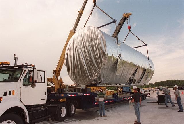 NASA image: KSC-00pp1045