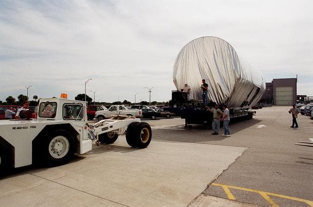 NASA image: KSC-00pp1046