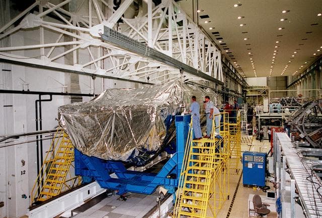 NASA image: KSC-00pp1052