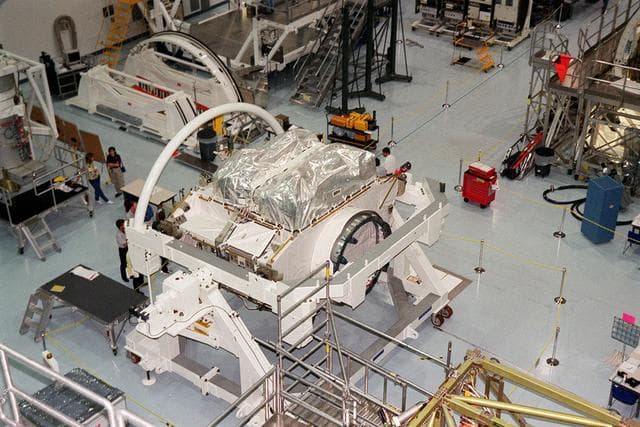 NASA image: KSC-00pp1054