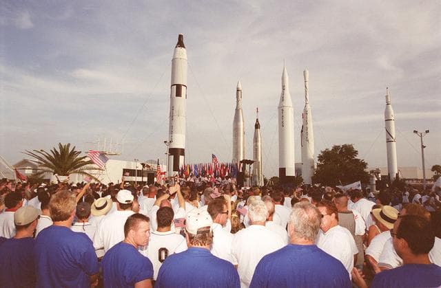 NASA image: KSC-00pp1084