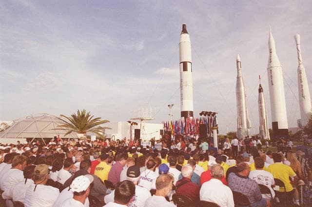 NASA image: KSC-00pp1090