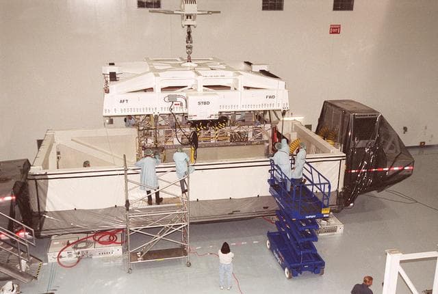 NASA image: KSC-00pp1092