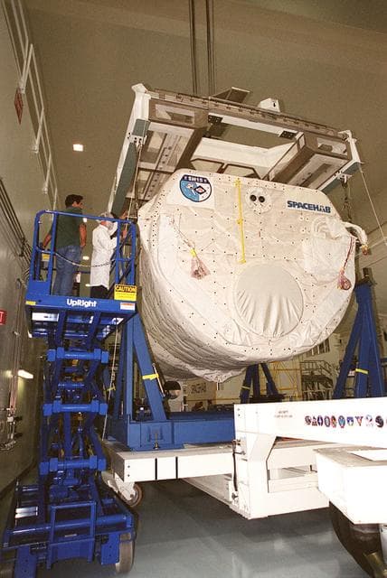 NASA image: KSC-00pp1099
