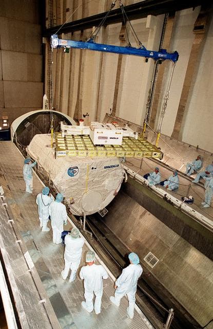 NASA image: KSC-00pp1107