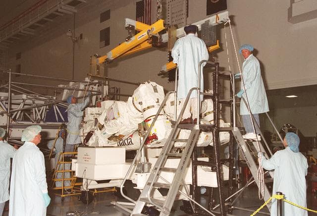 NASA image: KSC-00pp1146