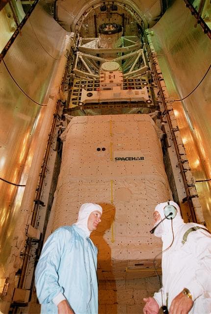 NASA image: KSC-00pp1163