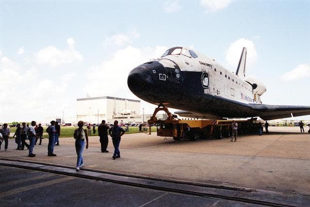 NASA image: KSC-00pp1202