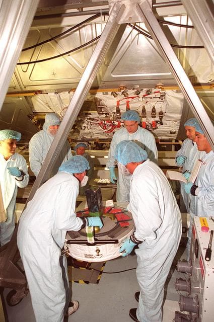 NASA image: KSC-00pp1221