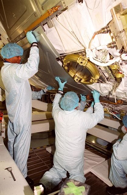 NASA image: KSC-00pp1223