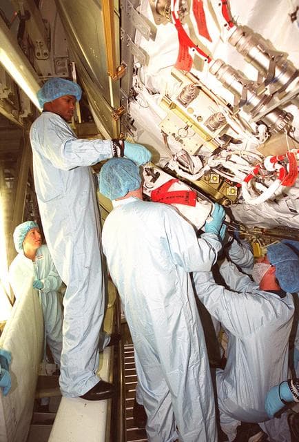 NASA image: KSC-00pp1224