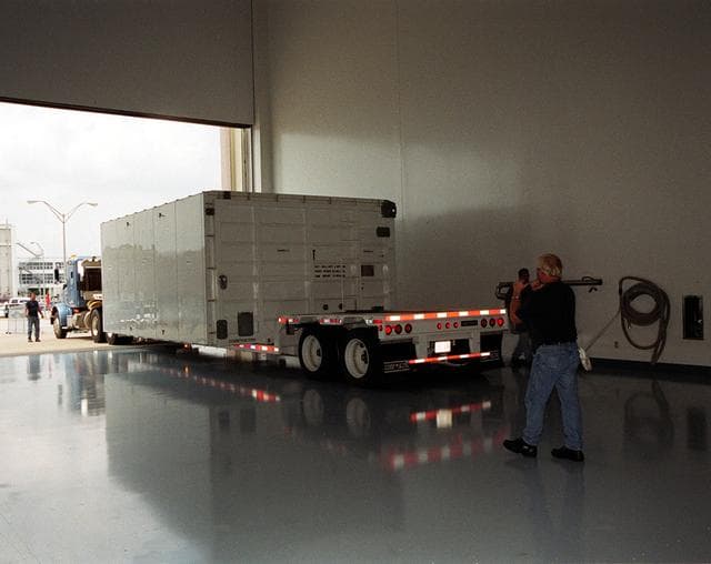 NASA image: KSC-00pp1227