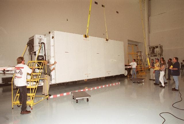 NASA image: KSC-00pp1228