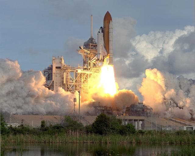 NASA image: KSC-00pp1268