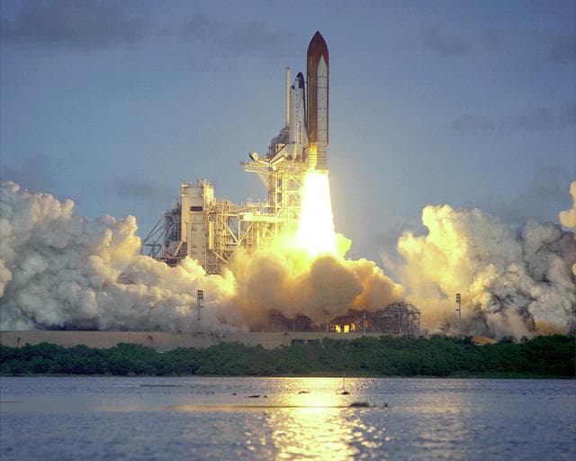 NASA image: KSC-00pp1270