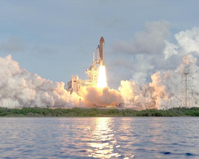 NASA image: KSC-00pp1272