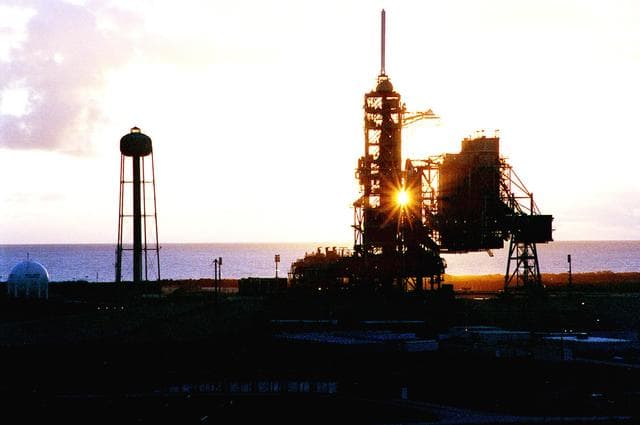 NASA image: KSC-00pp1293