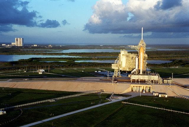 NASA image: KSC-00pp1296