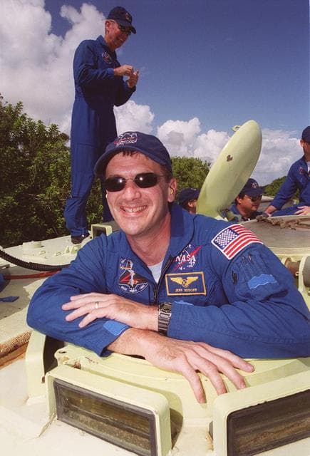 NASA image: KSC-00pp1327