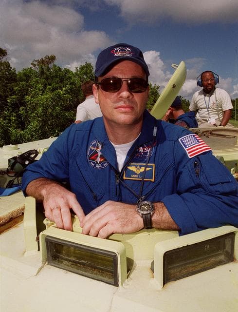 NASA image: KSC-00pp1328