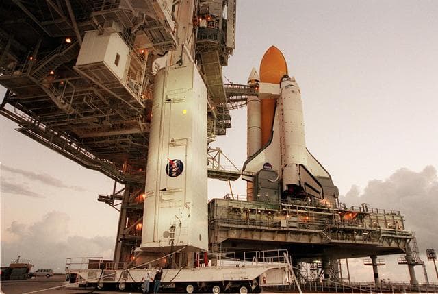 NASA image: KSC-00pp1354