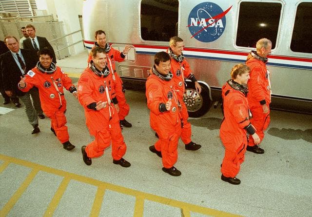 NASA image: KSC-00pp1360