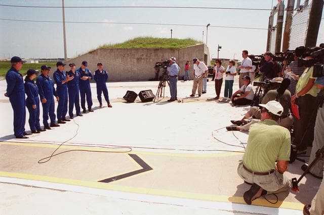 NASA image: KSC-00pp1366