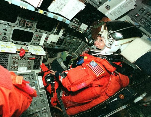 NASA image: KSC-00pp1373