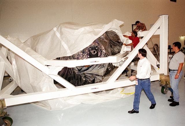 NASA image: KSC-00pp1411