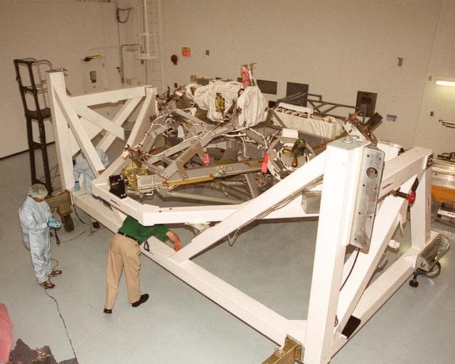 NASA image: KSC-00pp1413
