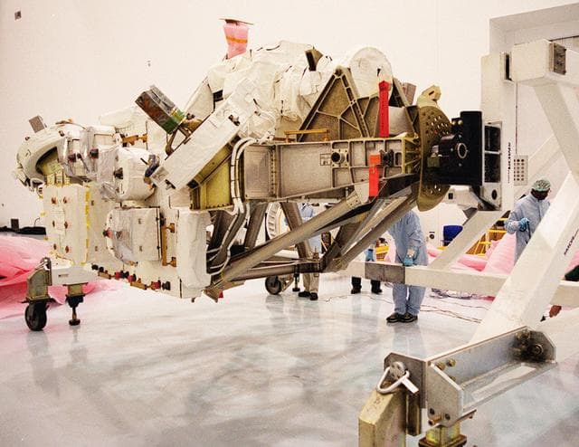 NASA image: KSC-00pp1414