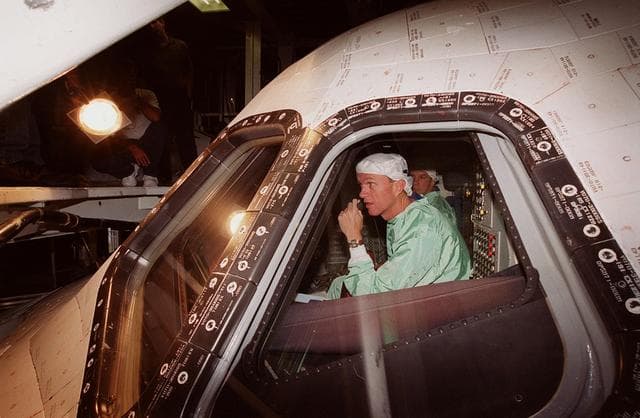 NASA image: KSC-00pp1421